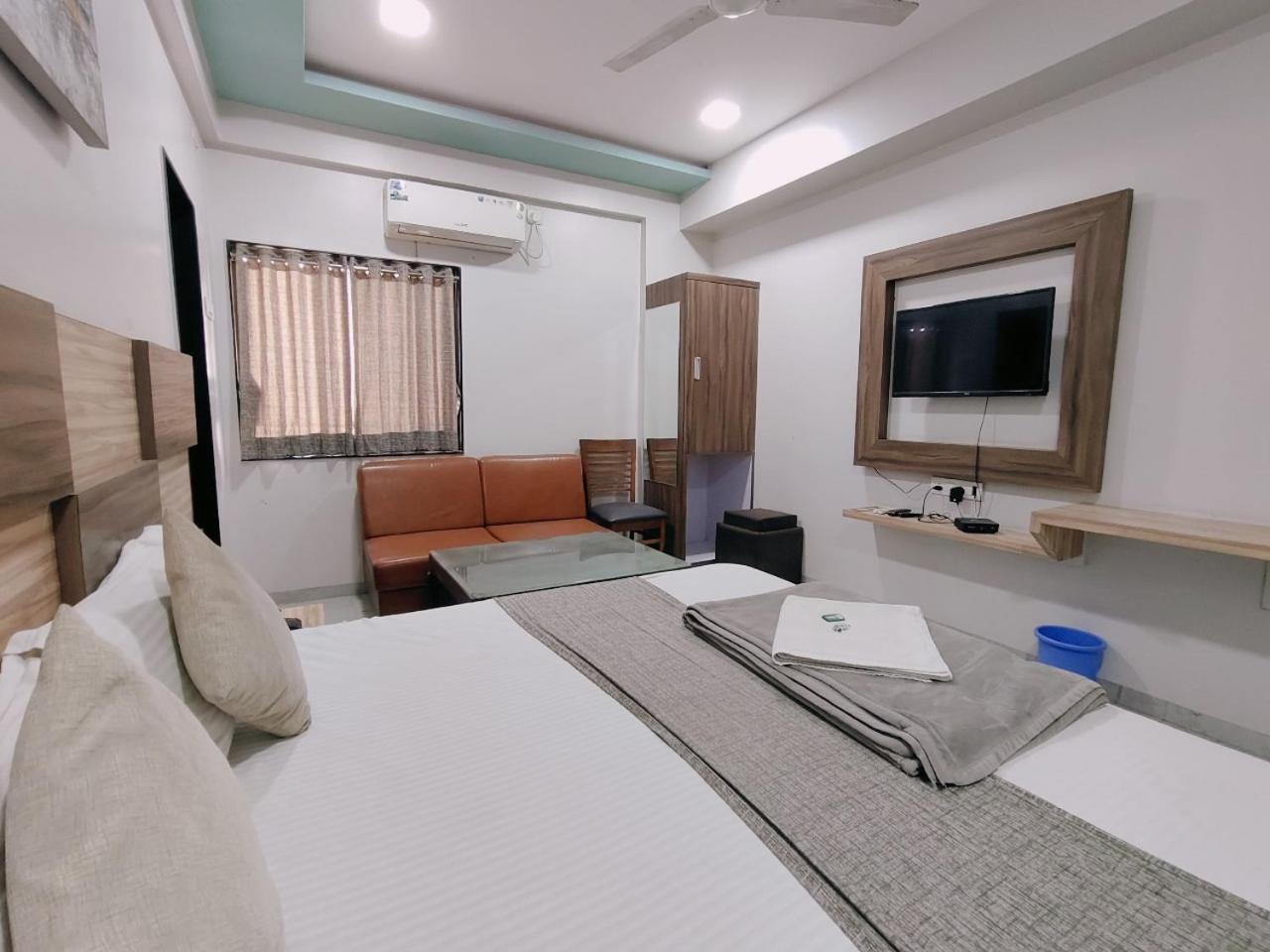 Hotel Pragati Inn アフマドナガル エクステリア 写真