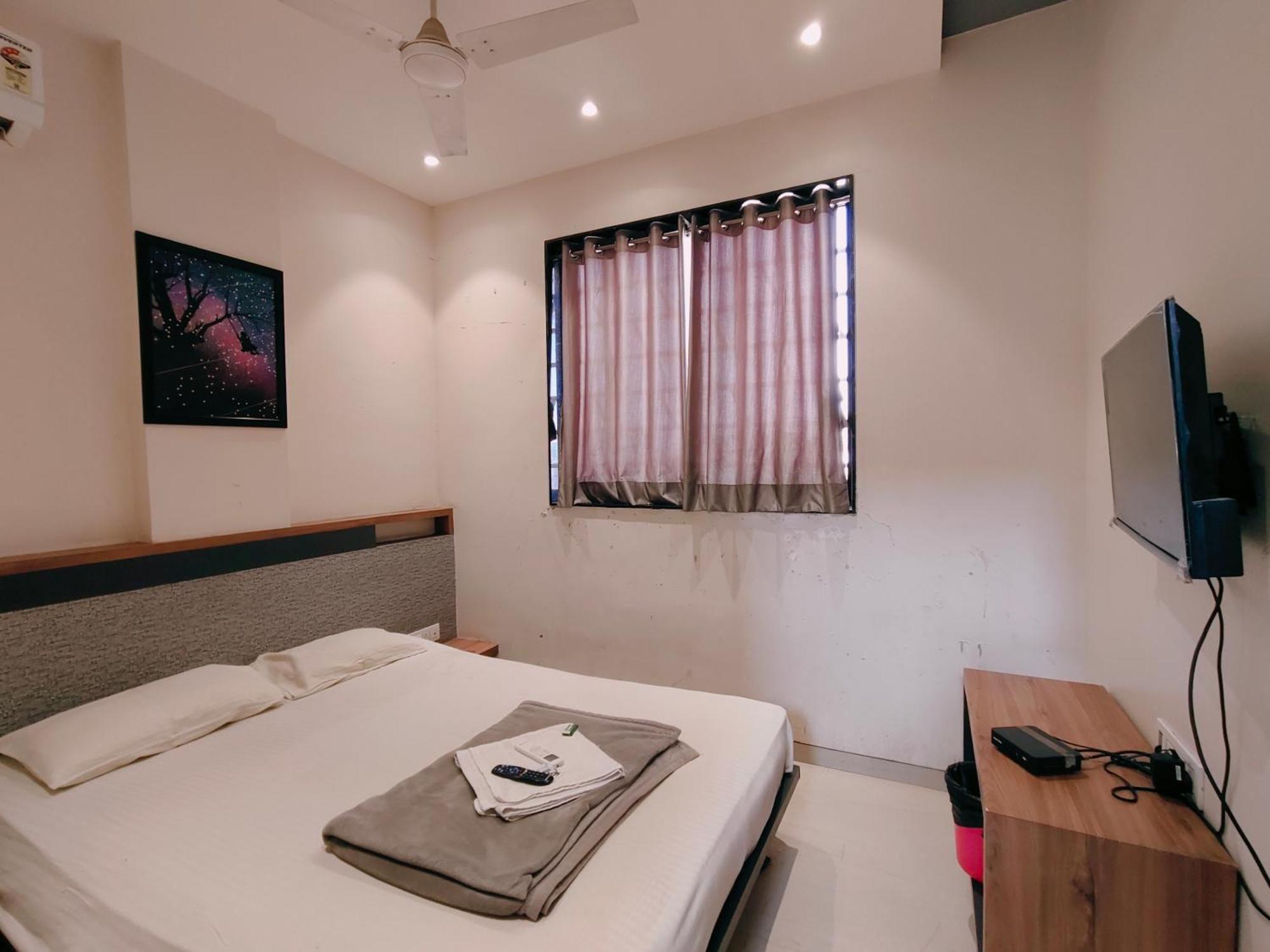 Hotel Pragati Inn アフマドナガル エクステリア 写真