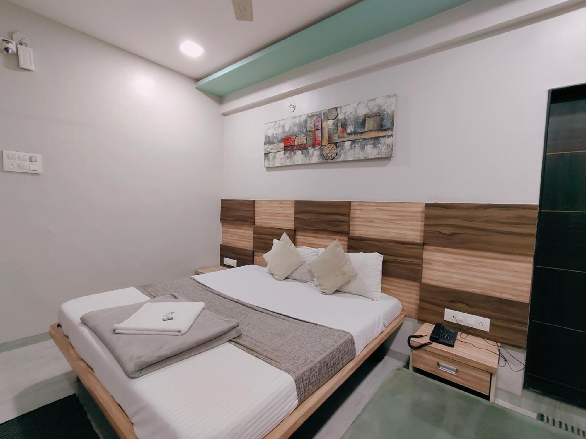Hotel Pragati Inn アフマドナガル エクステリア 写真