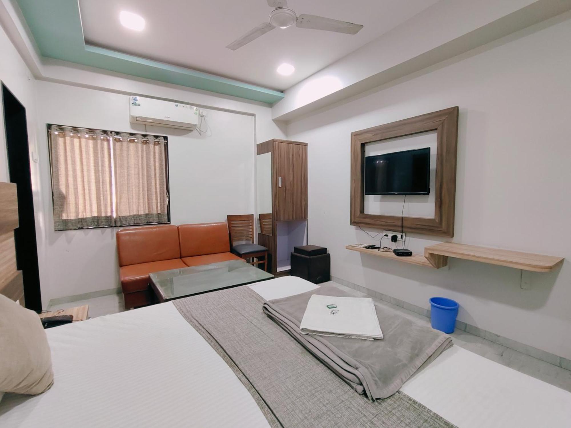 Hotel Pragati Inn アフマドナガル エクステリア 写真