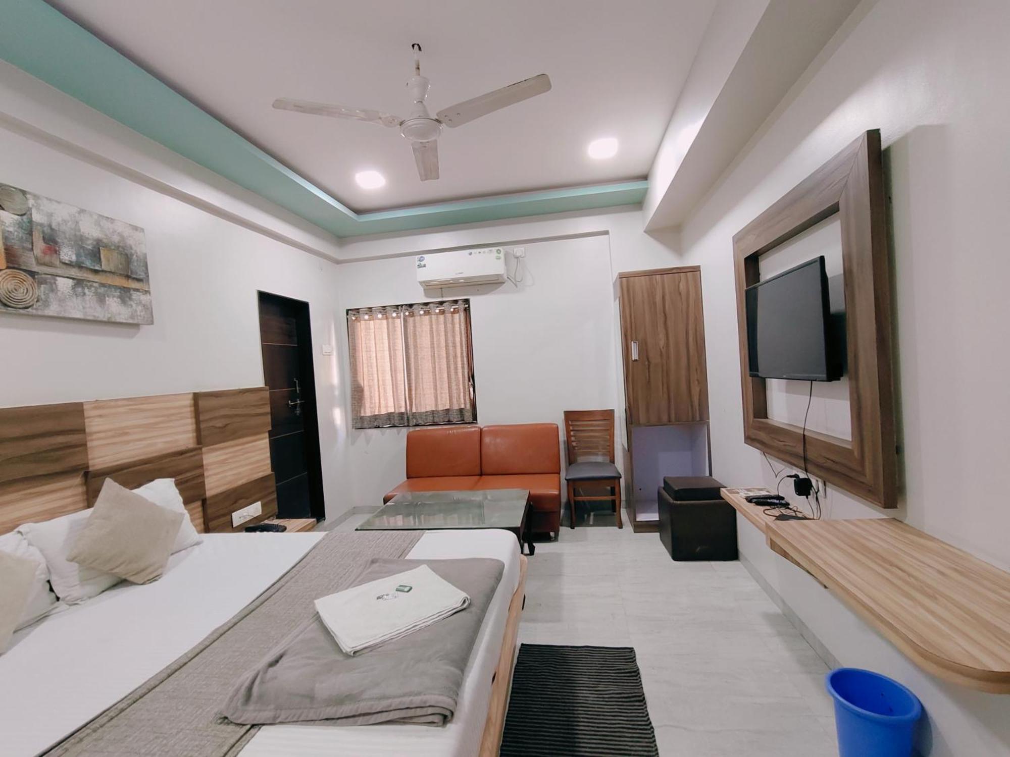 Hotel Pragati Inn アフマドナガル エクステリア 写真