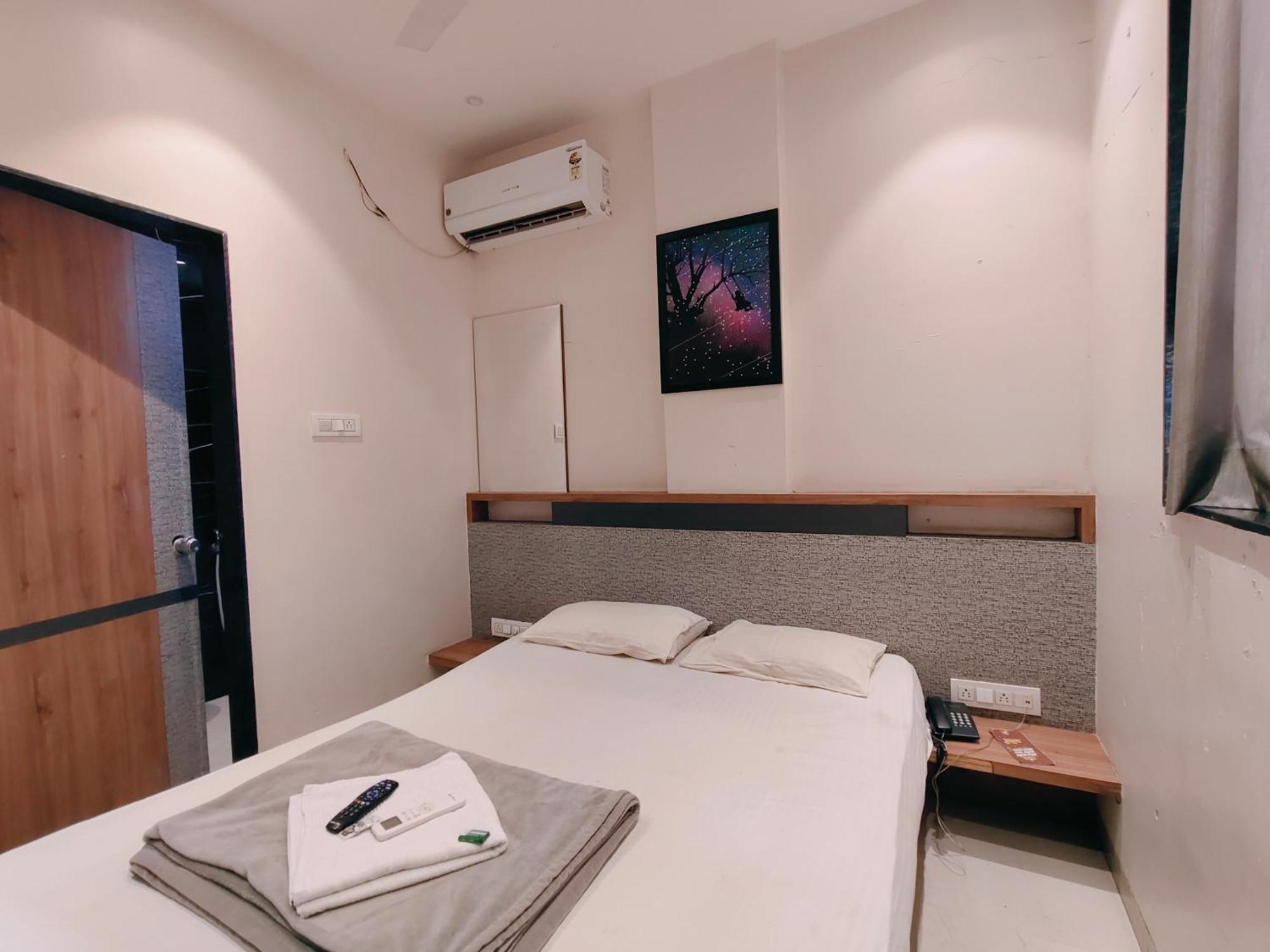 Hotel Pragati Inn アフマドナガル エクステリア 写真
