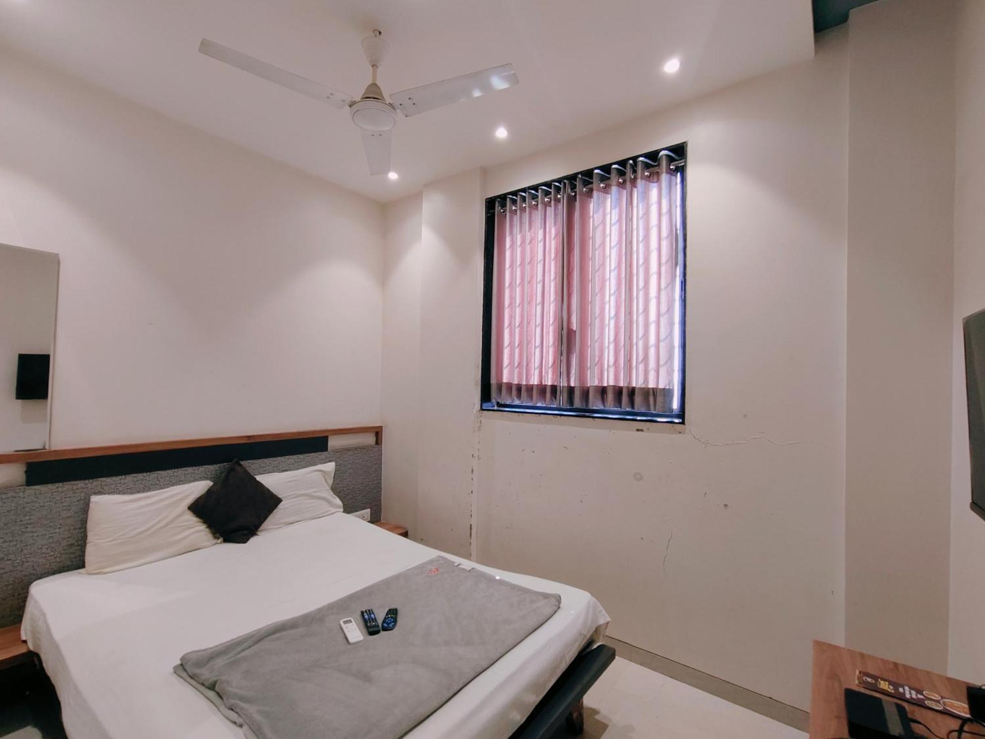 Hotel Pragati Inn アフマドナガル エクステリア 写真