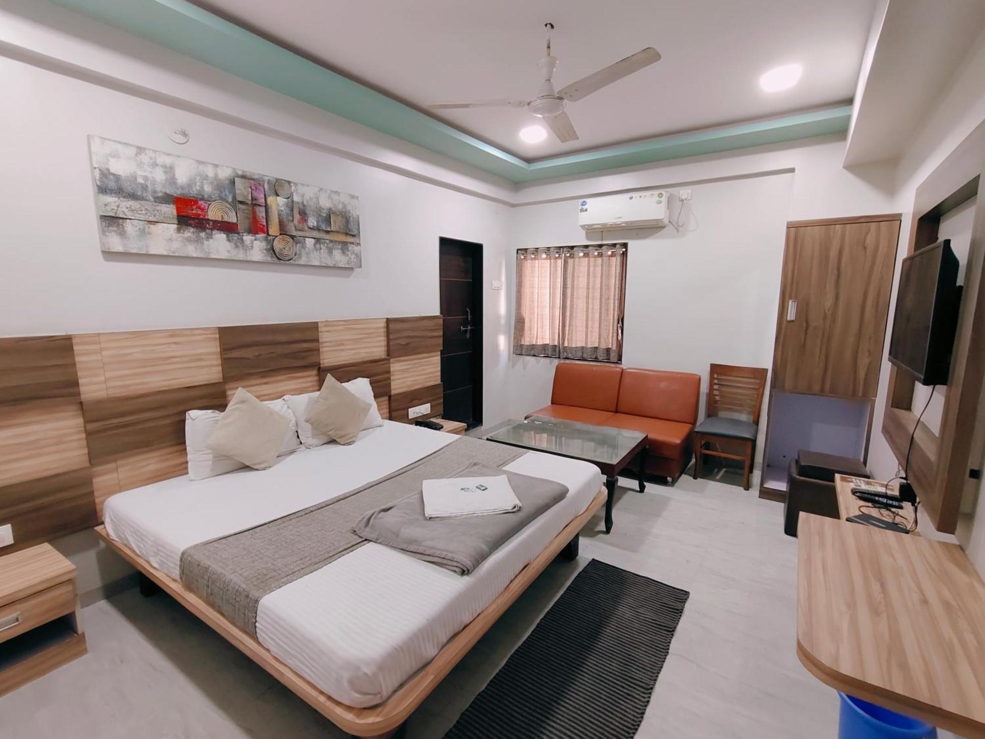 Hotel Pragati Inn アフマドナガル エクステリア 写真