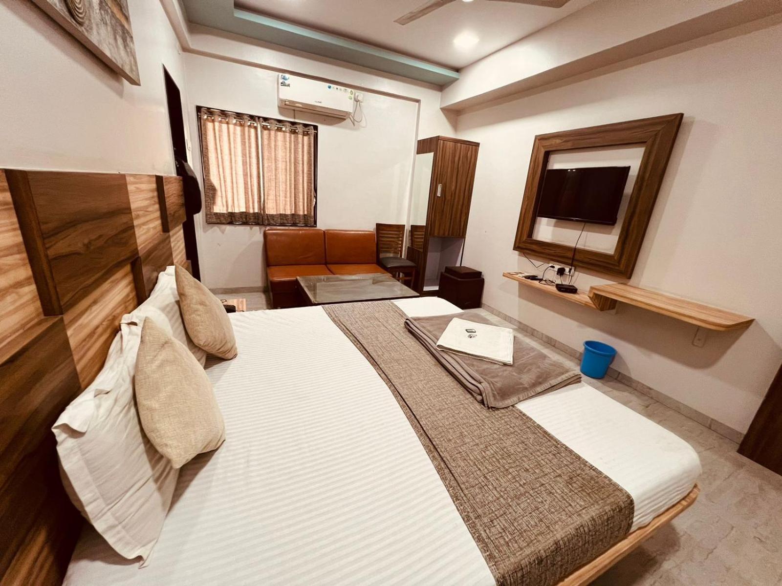 Hotel Pragati Inn アフマドナガル エクステリア 写真